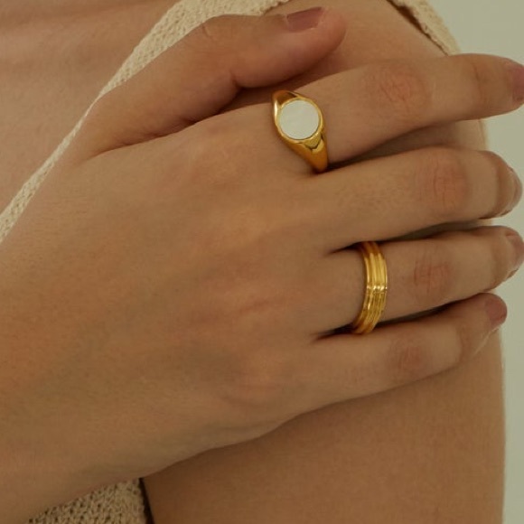 Round shell signet ring - Picture 4 of 8